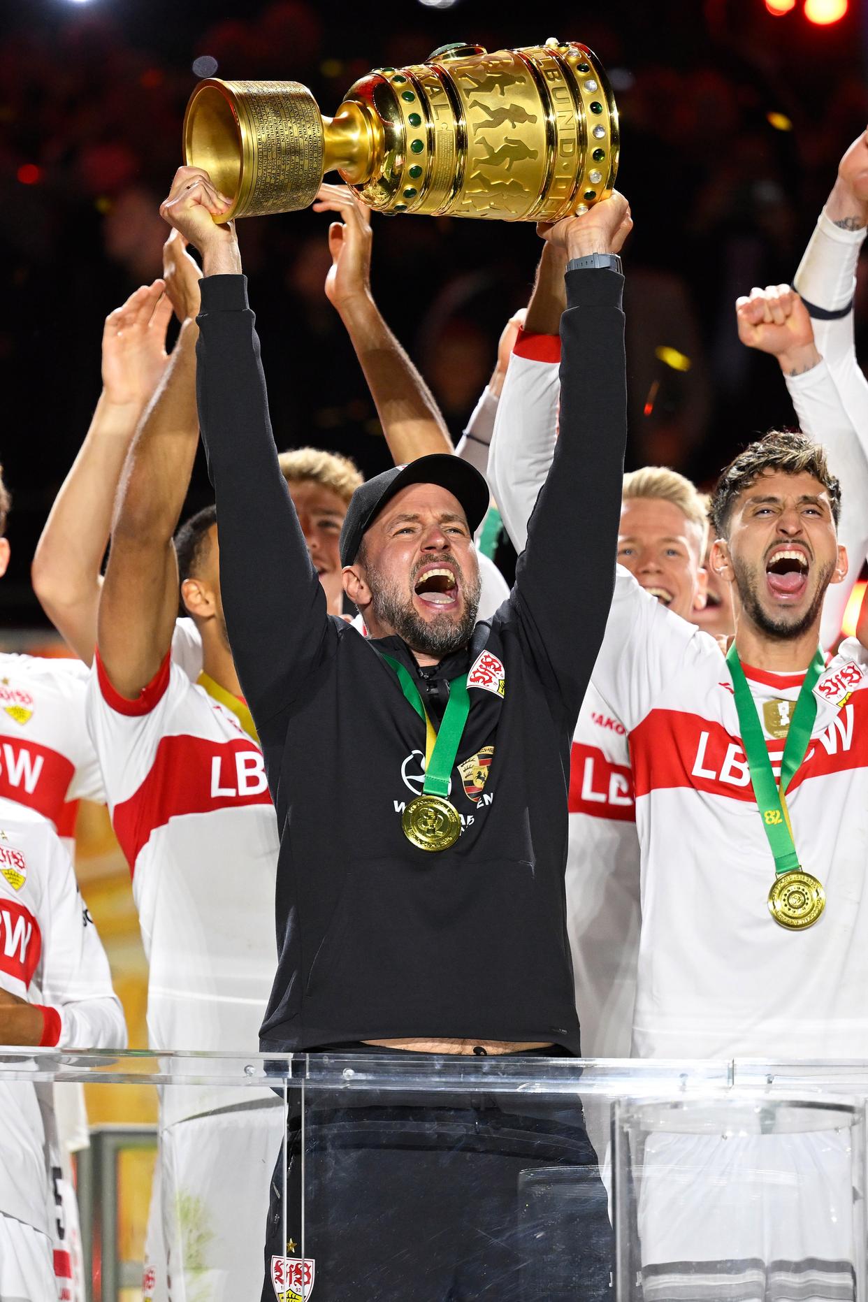 包含德国队表现抢眼，斩获小组赛胜利的词条