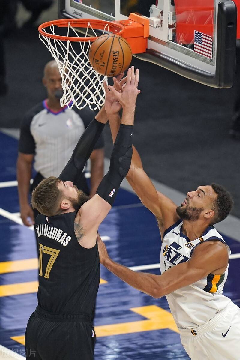 包含灰熊险胜灰狼，保持客场不败的词条