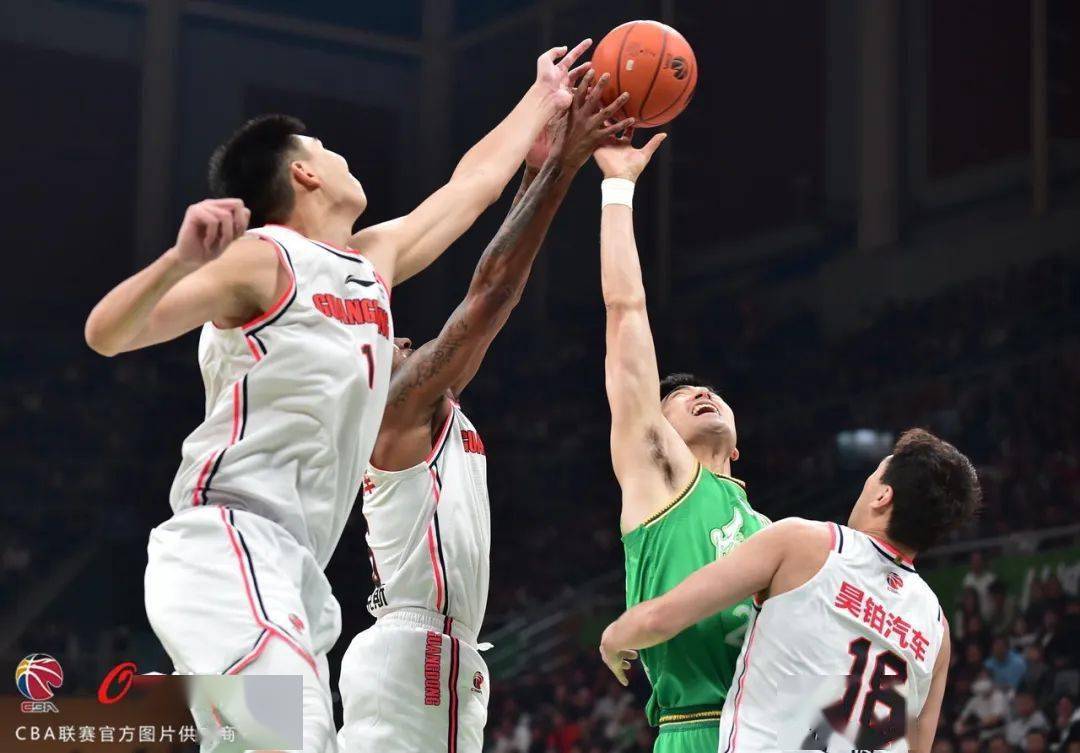 华体会注册-广东男篮在联赛中展现出强大的实力