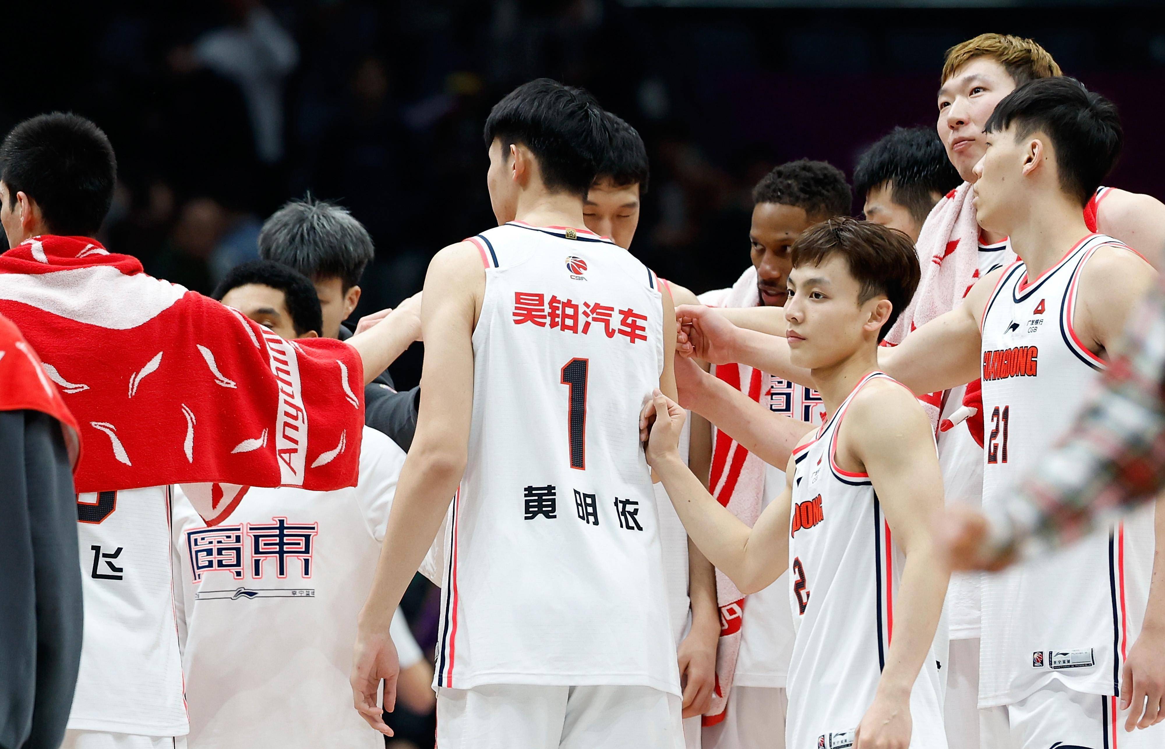 广东男篮在联赛中展现出强大的实力
