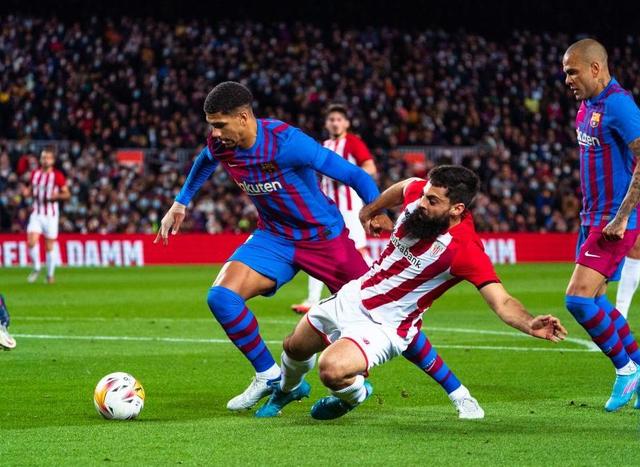 巴伦西亚坚守中游，稳步往前